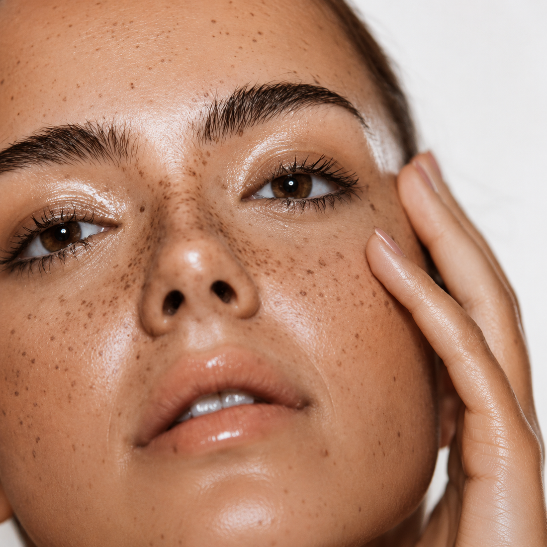 Pores dilatés : comment les resserrer efficacement ?